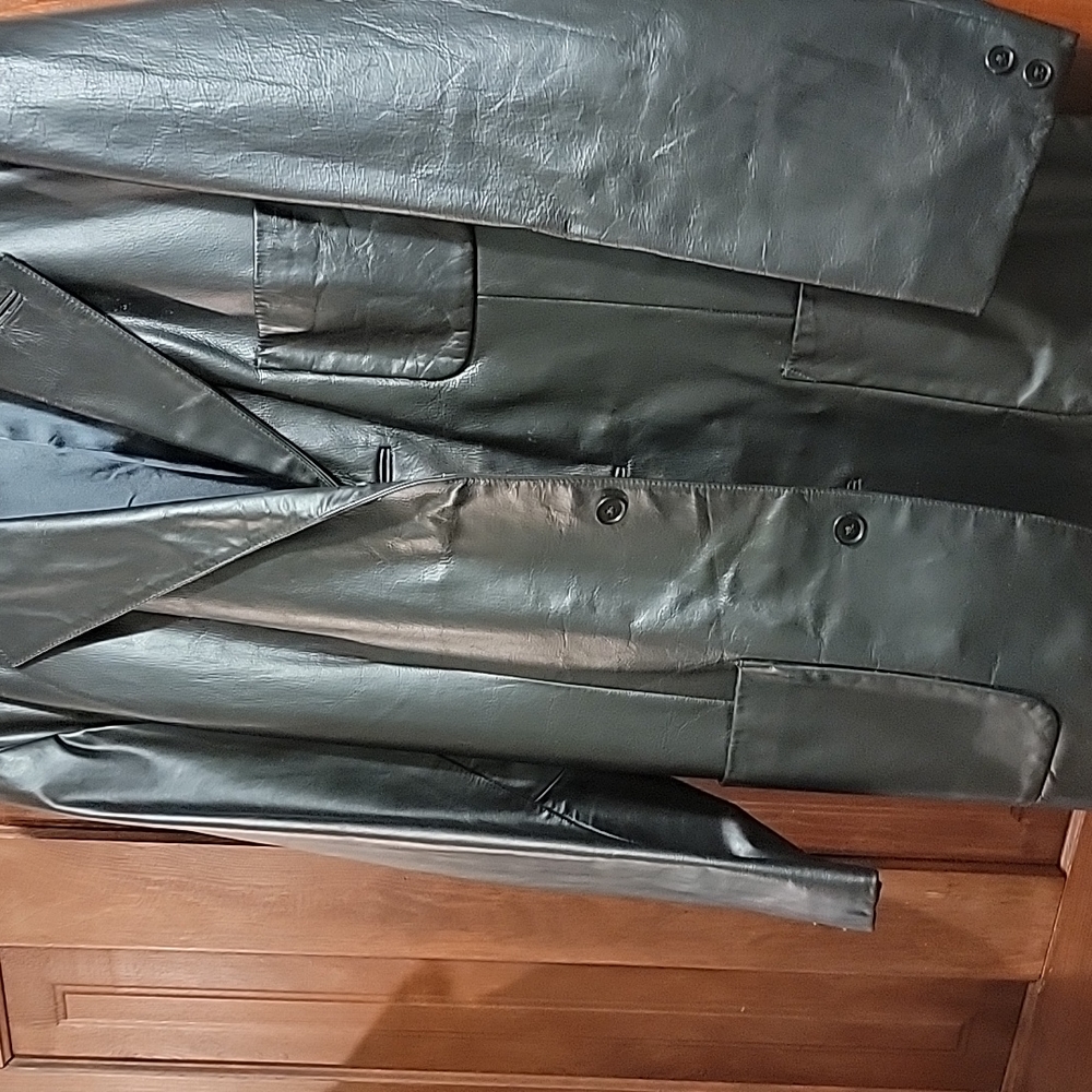 Leather jacket - Picture 3 of 3